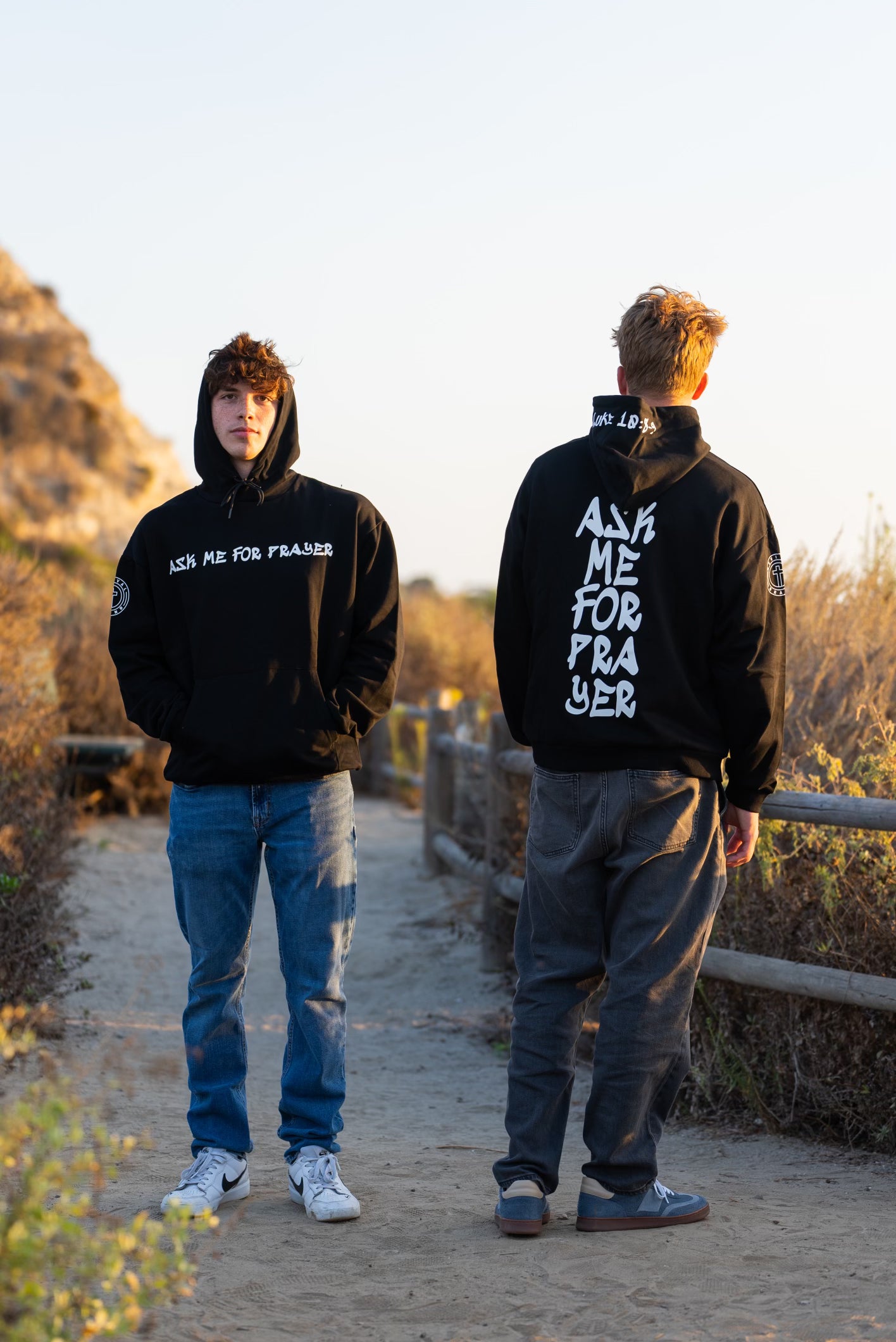 Sweat à capuche "Demandez-moi une prière"