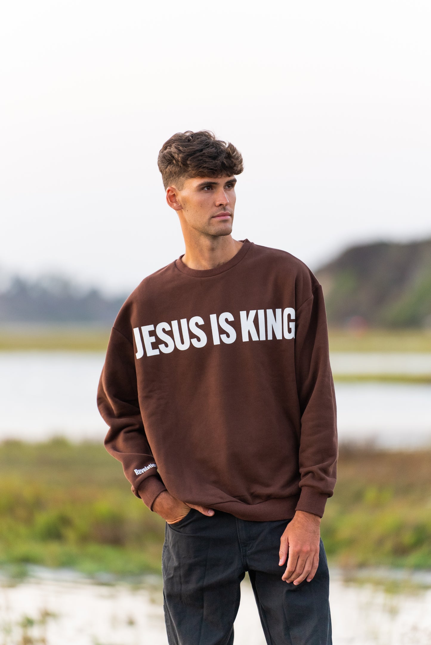 Pull ras du cou Jésus est roi